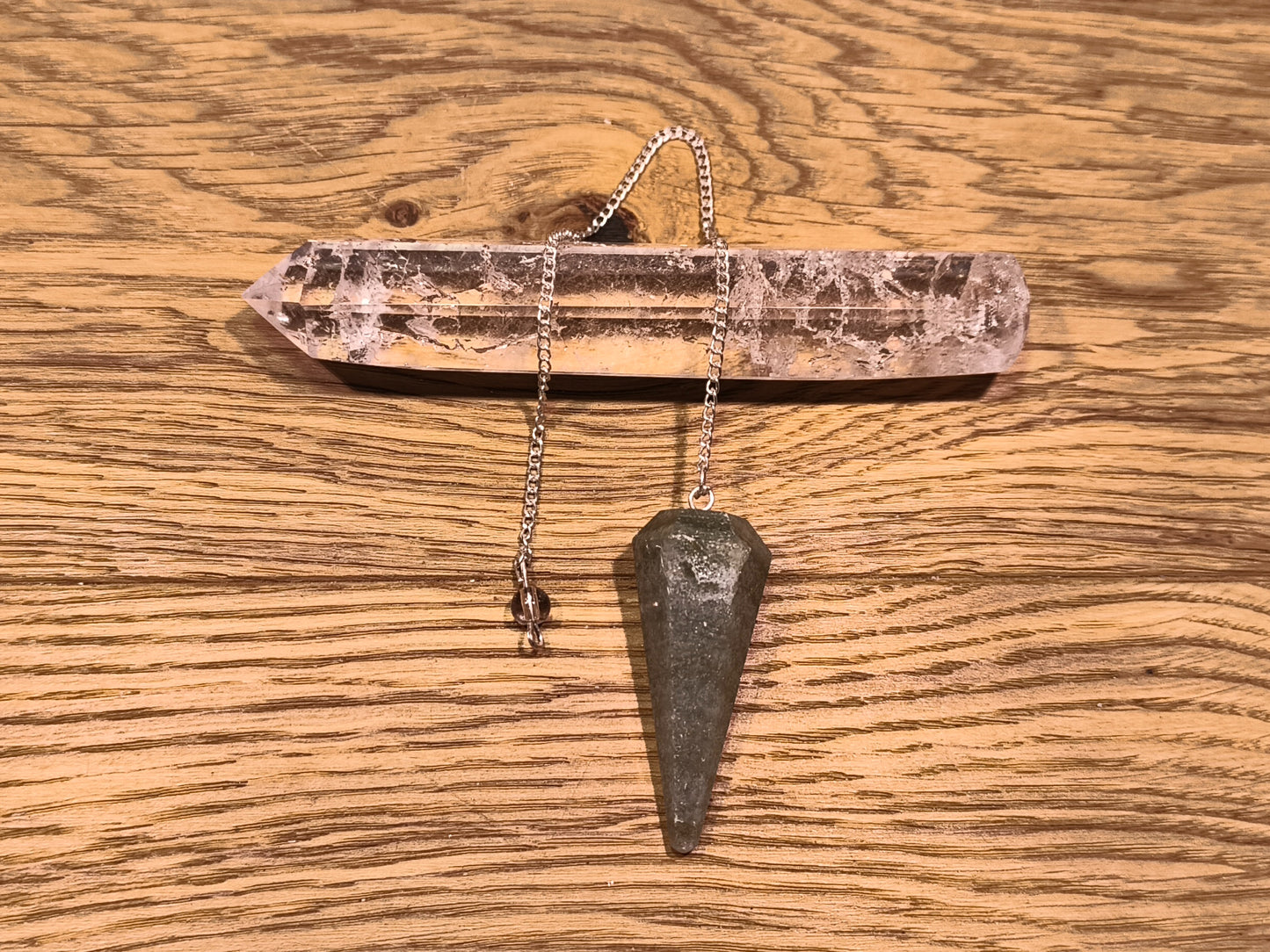 Pendule Quartz vert - facettes