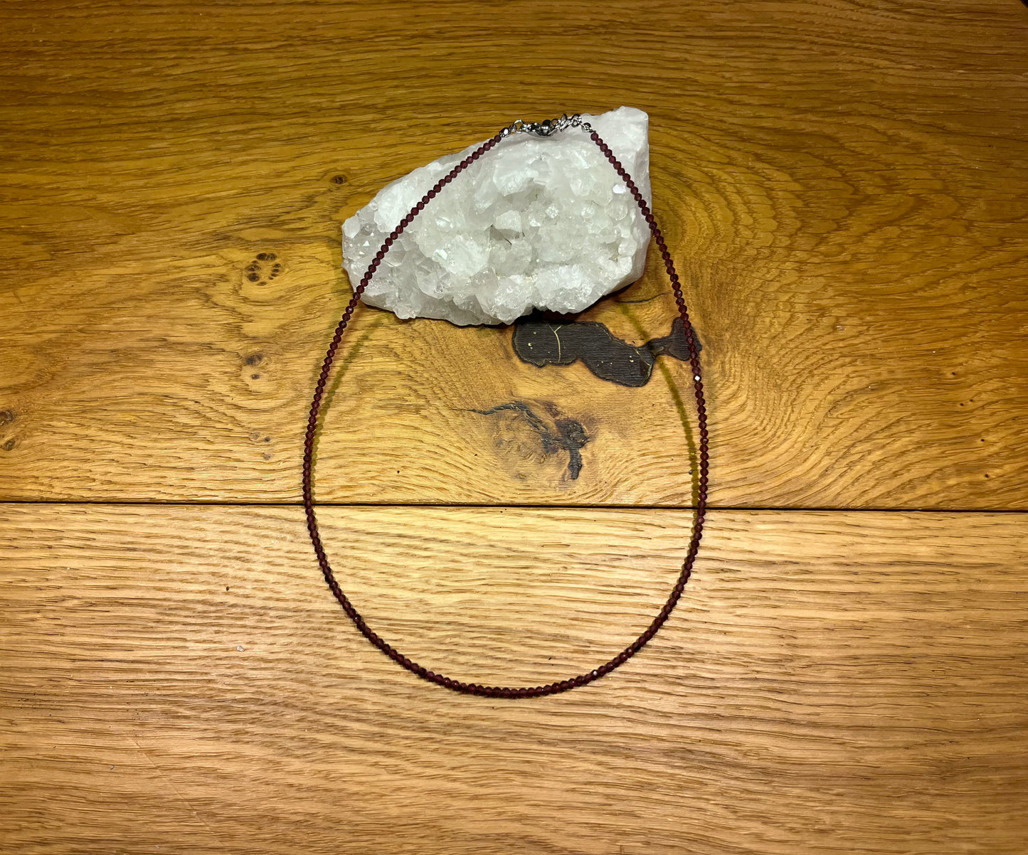 Collier ras de cou en grenat