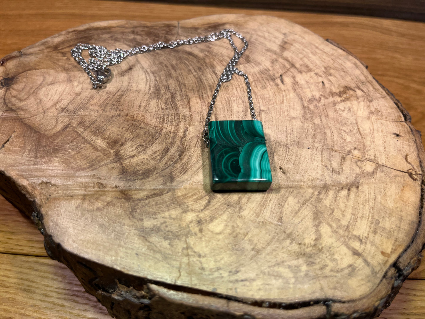 Malachite – Pendentif rectangulaire avec chaîne en acier inoxydable