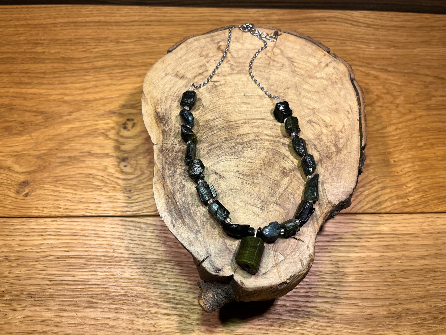 Collier Tourmaline verte brute