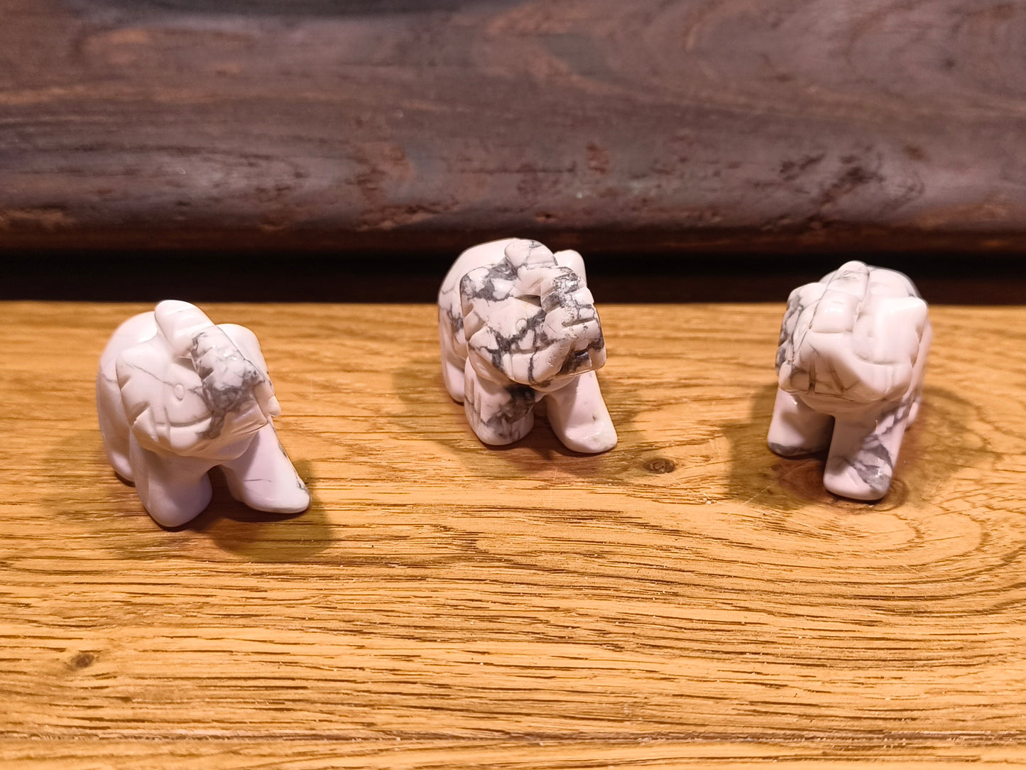 Howlite Éléphant en pierre naturelle