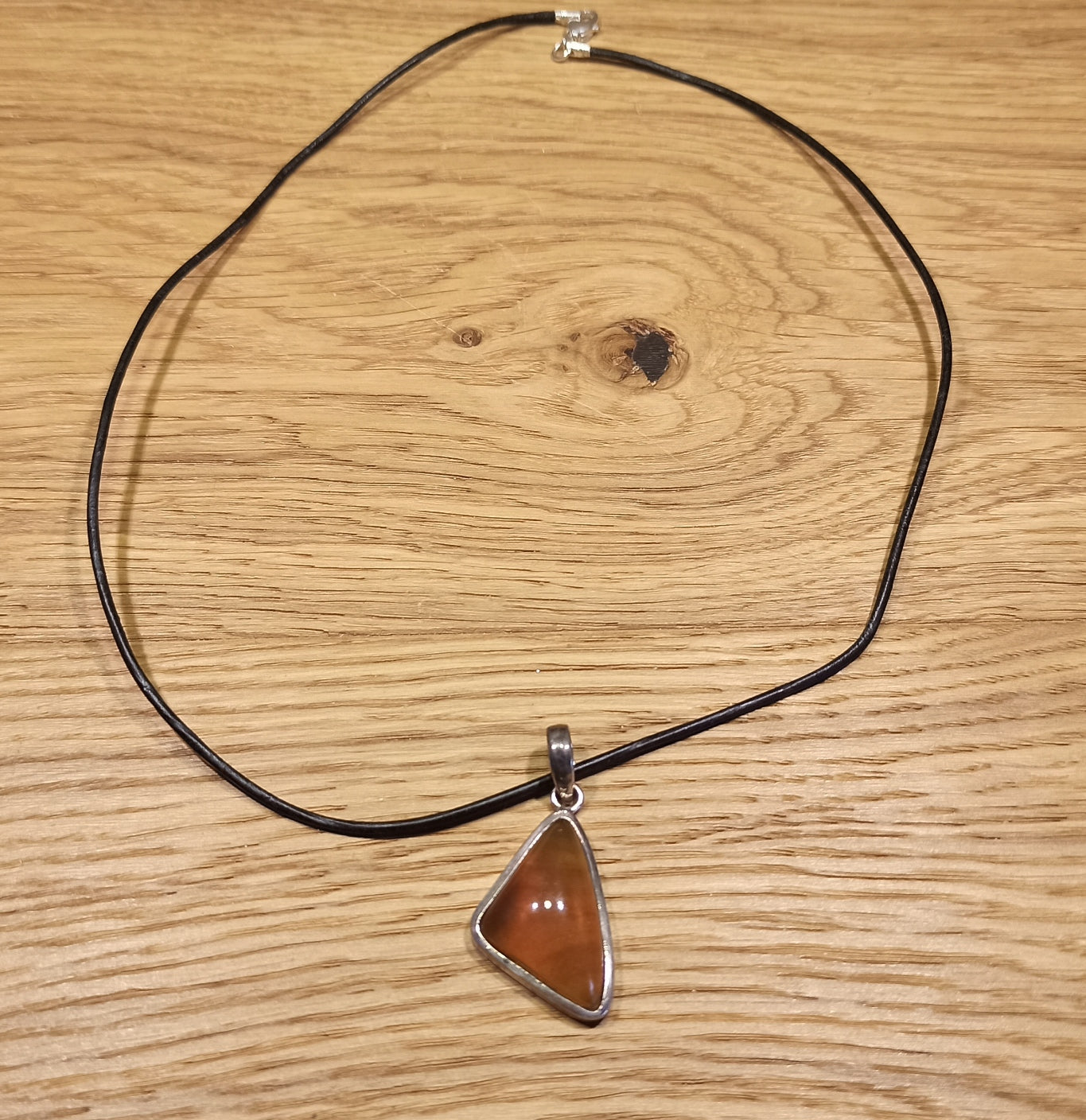 Pendentif en ambre veritable avec bélière en argent