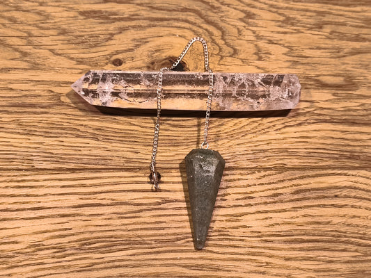 Pendule Quartz vert - facettes