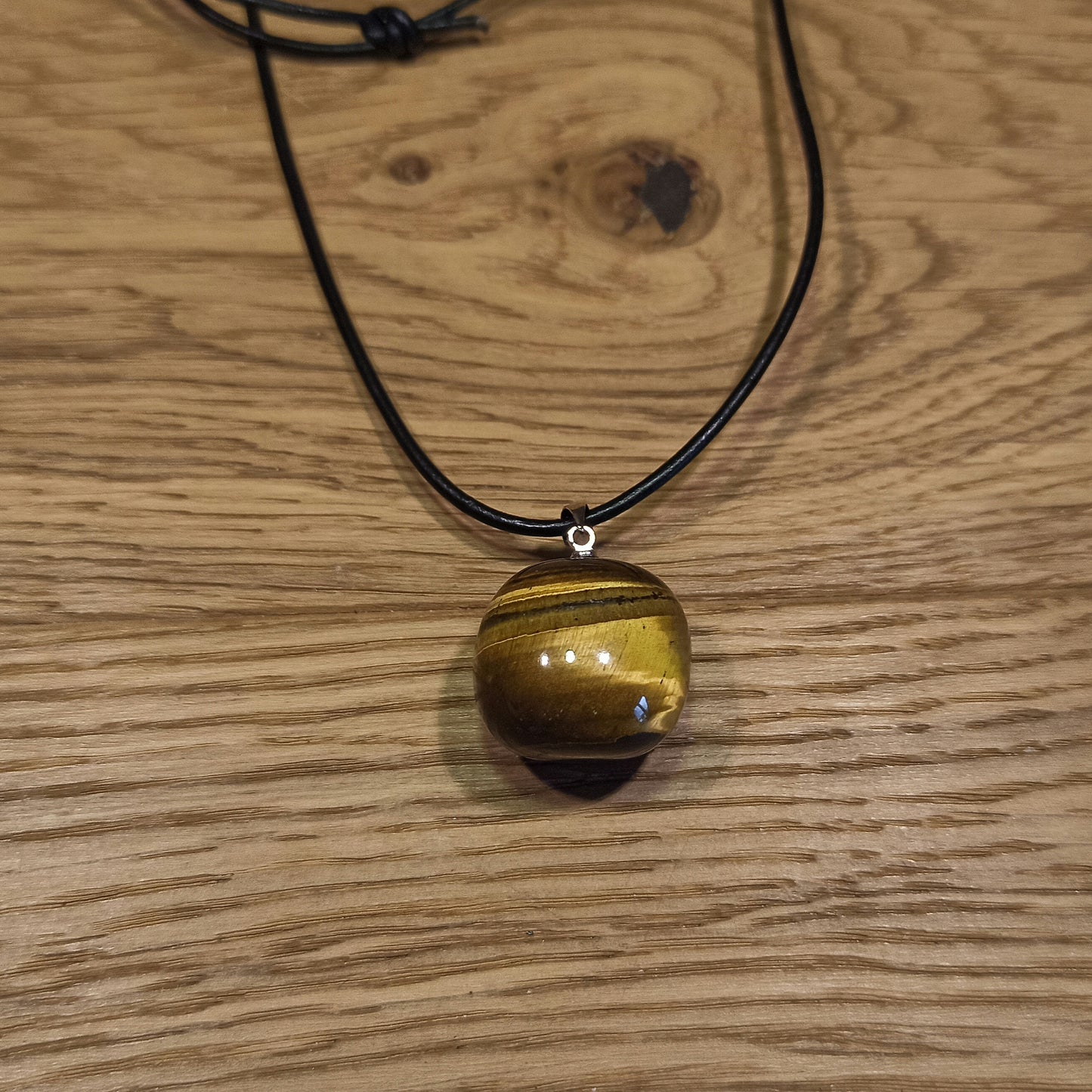 Pendentif pierre roulee oeil de tigre