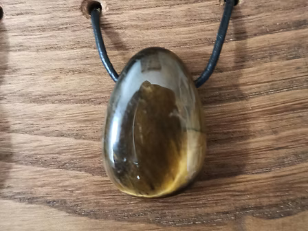 Pendentif pierre percée œil du tigre
