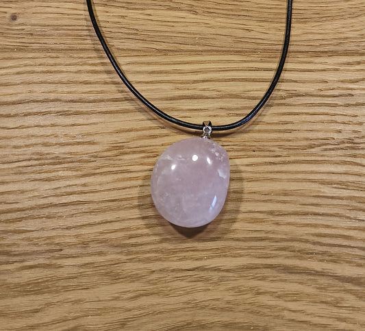 Pendentif pierre roulée Quartz Rose
