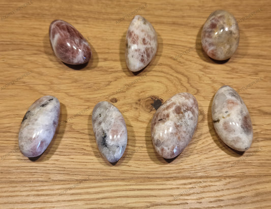 Pierre roulée pierre du Soleil sur quartz