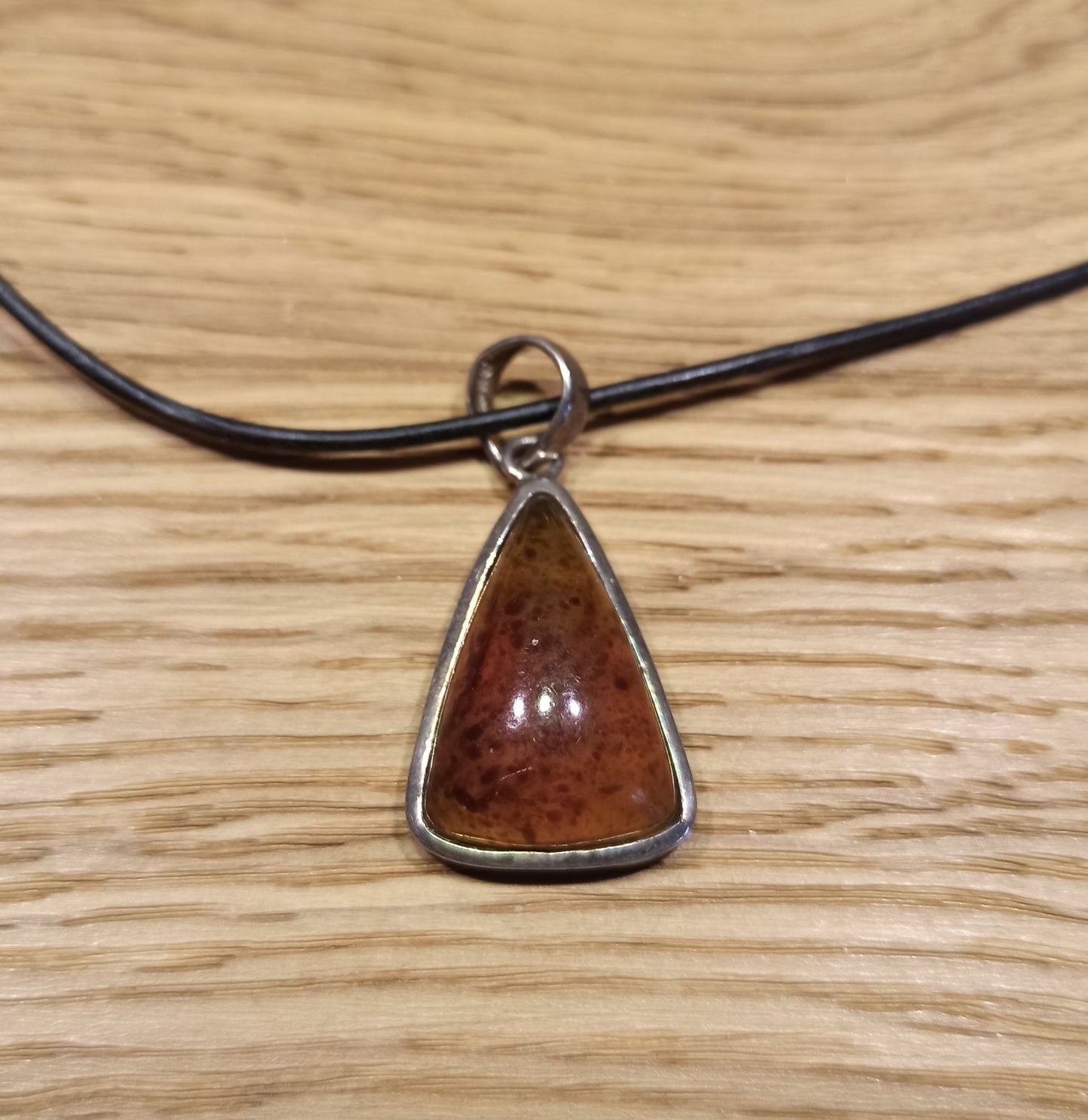 Pendentif en ambre veritable avec bélière en argent