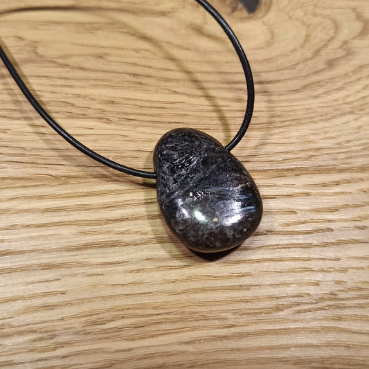 Pendentif pierre percée Astrophyllite