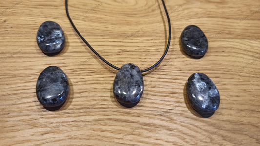 Pendentif pierre percée Larvikite