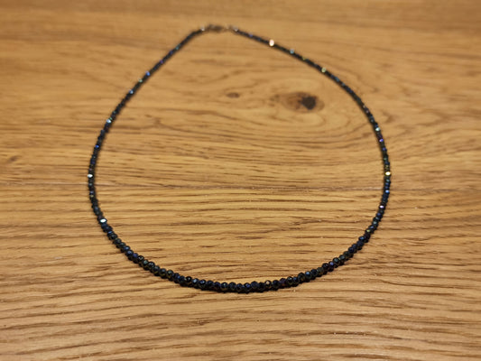 Collier ras de cou en pierre fine Quartz Titane