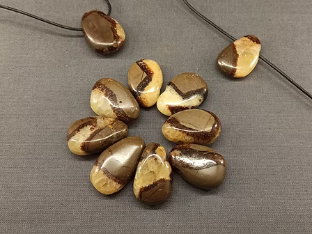 Pendentif pierre percée Septaria