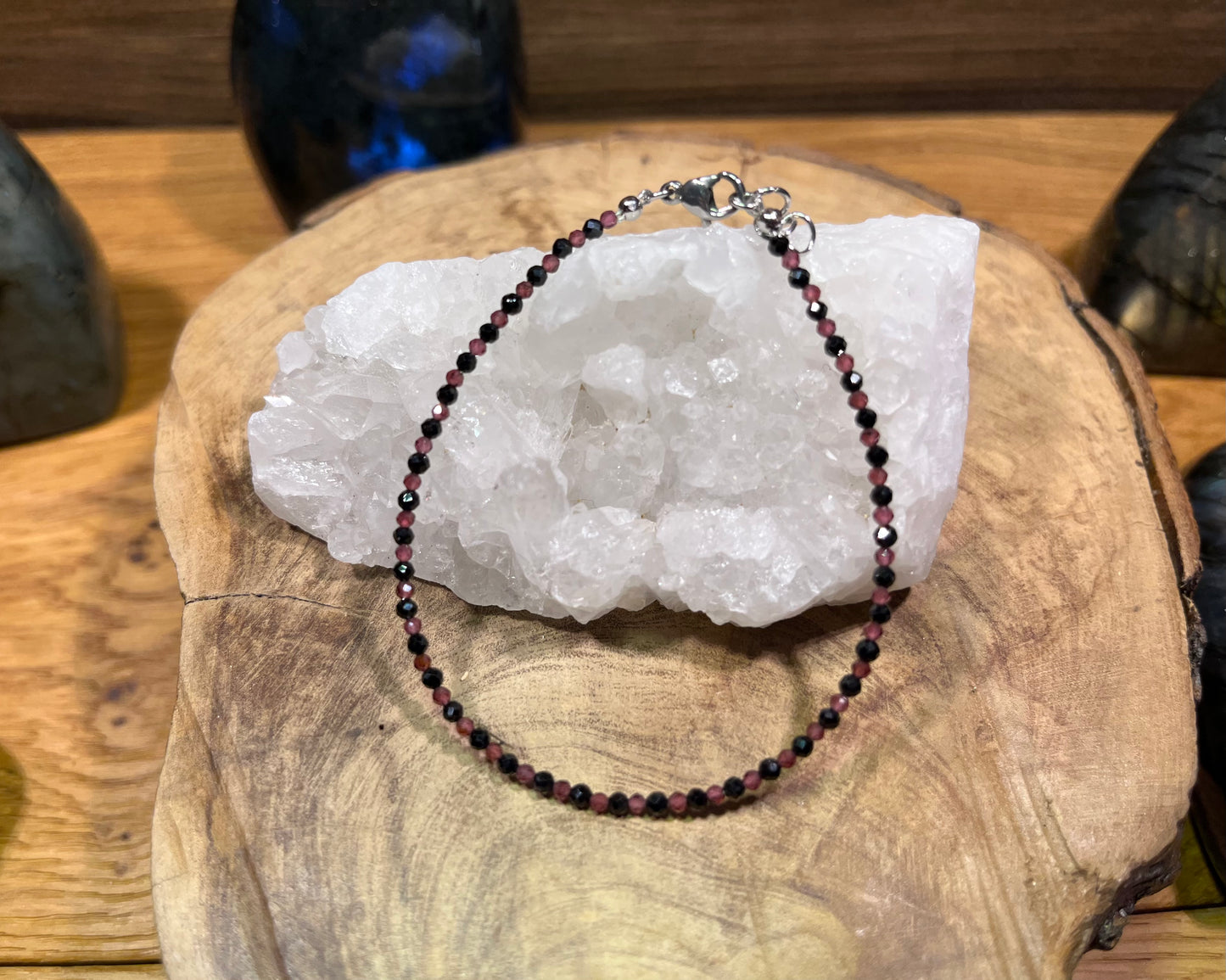 Bracelet grenat et spinelle noir – Perles de 2 mm