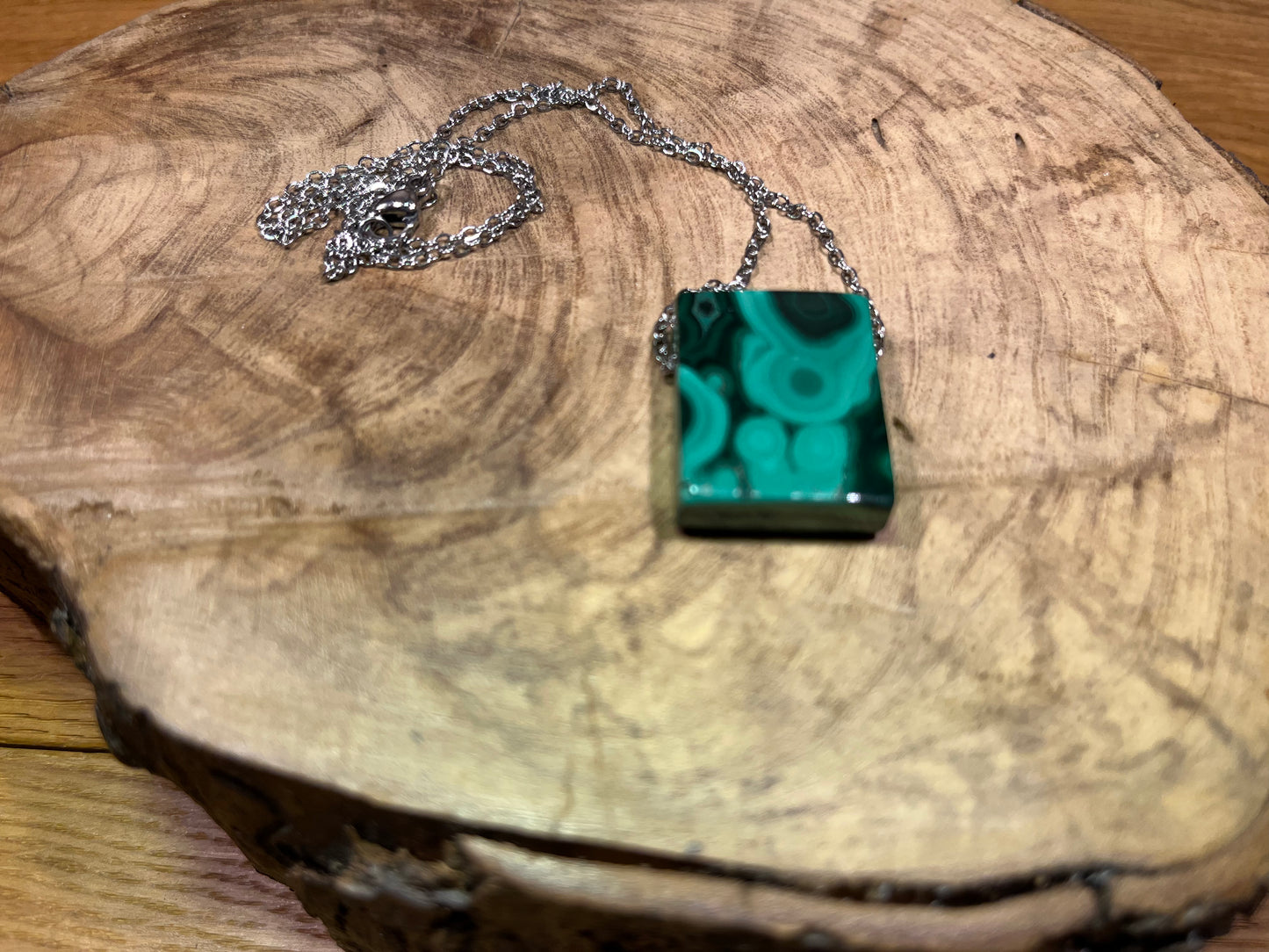 Malachite – Pendentif rectangulaire avec chaîne en acier inoxydable
