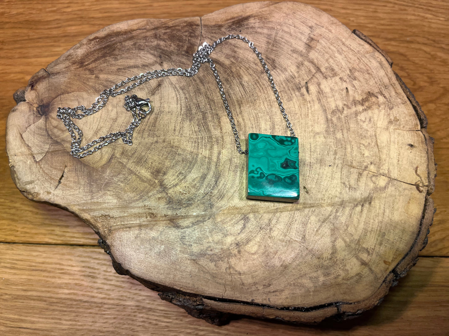 Malachite – Pendentif rectangulaire avec chaîne en acier inoxydable