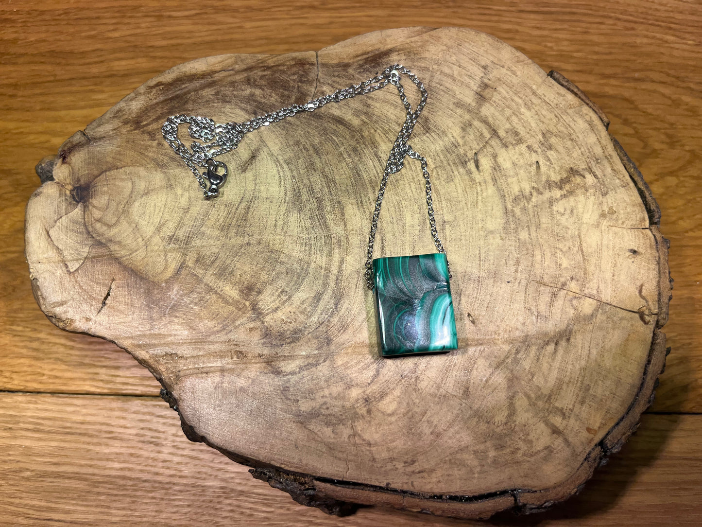 Malachite – Pendentif rectangulaire avec chaîne en acier inoxydable