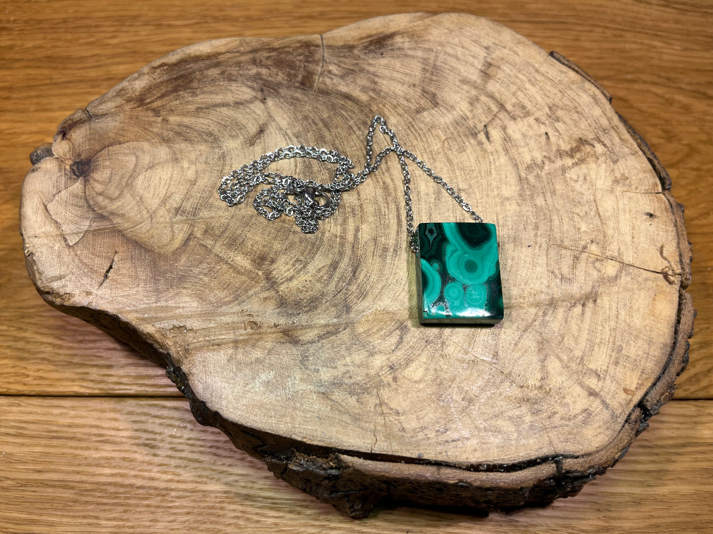 Malachite – Pendentif rectangulaire avec chaîne en acier inoxydable
