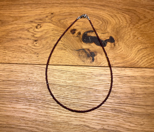 Collier ras de cou en grenat