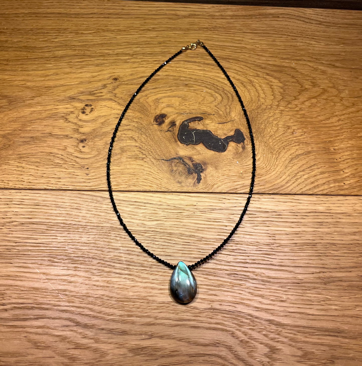 Collier en spinelle noir et labradorite – Pièce unique