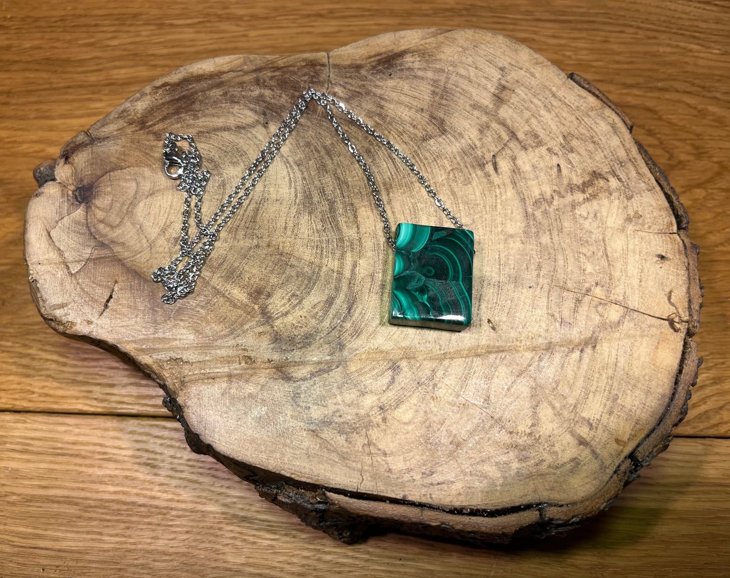 Malachite – Pendentif rectangulaire avec chaîne en acier inoxydable