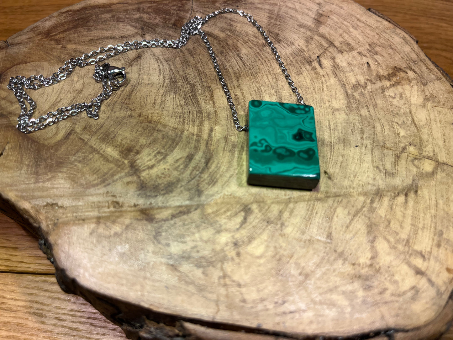 Malachite – Pendentif rectangulaire avec chaîne en acier inoxydable