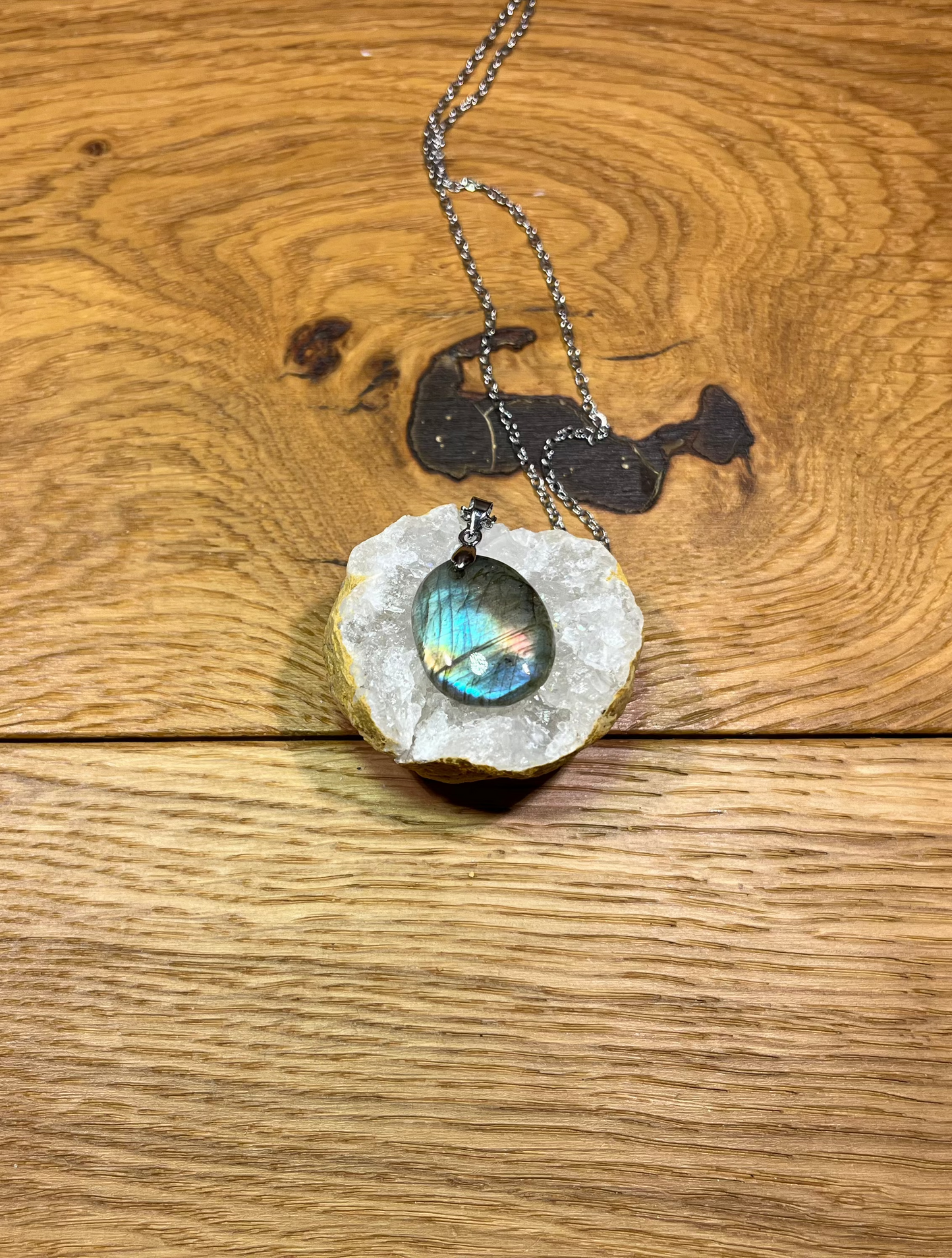 Pendentif en labradorite – Ovale aux reflets turquoise et dorés