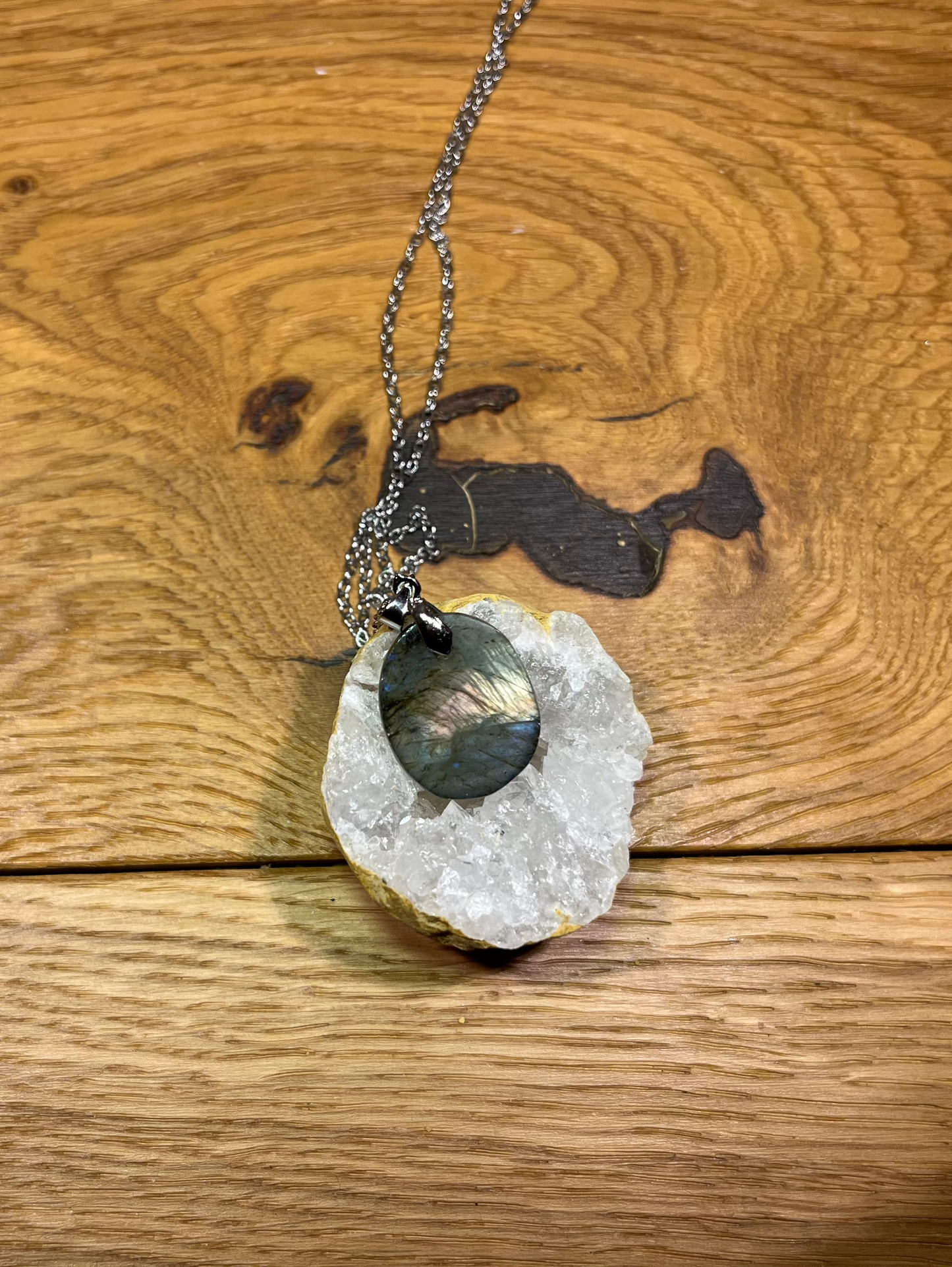 Pendentif en labradorite – Ovale aux reflets turquoise et dorés
