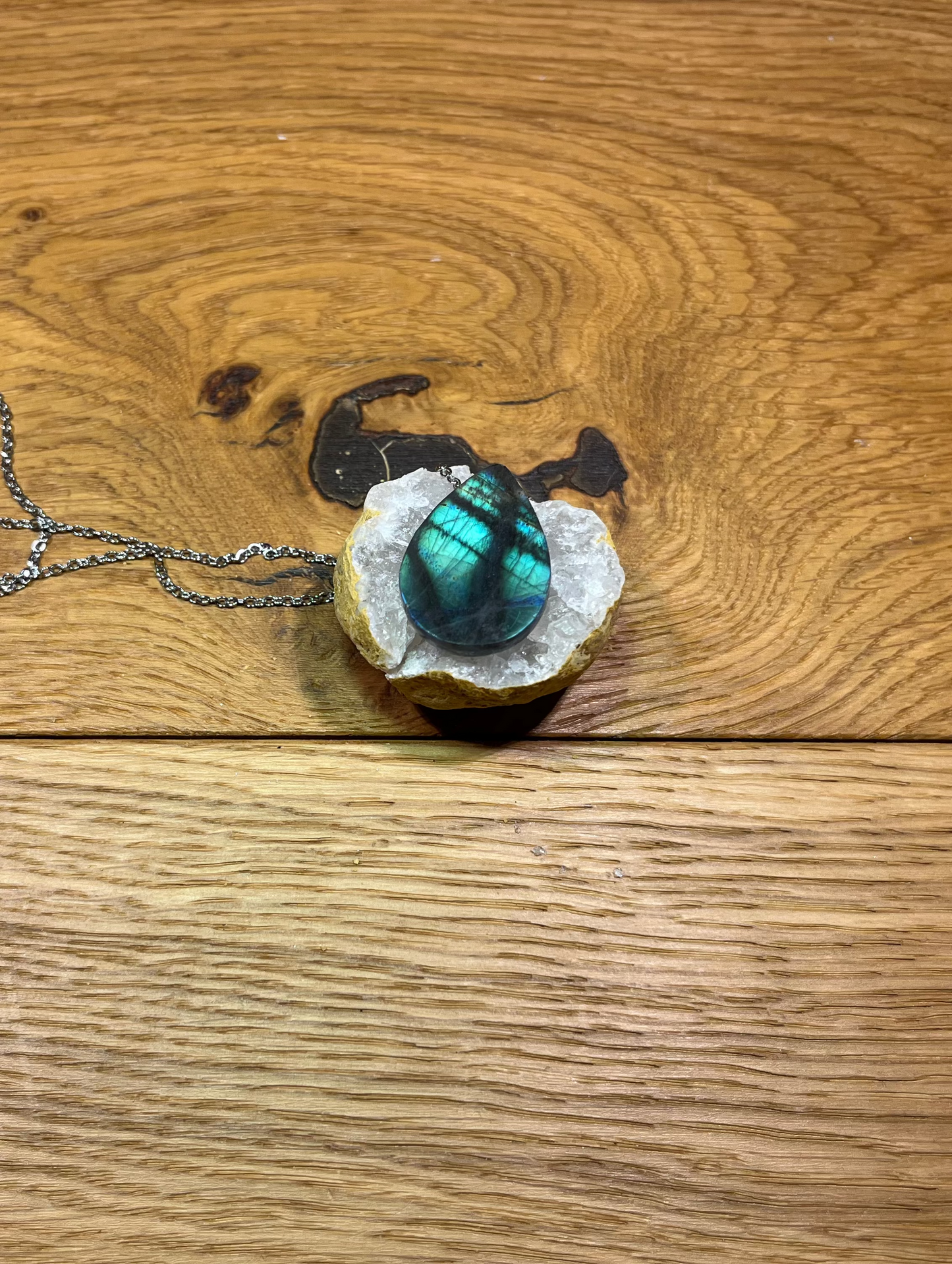 Pendentif Labradorite – Goutte aux reflets turquoise