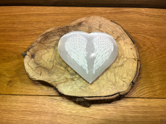 Sélénite – Cœur aux ailes d’Ange gravées - 8cm