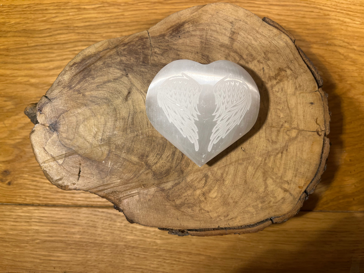 Sélénite – Cœur aux ailes d’Ange gravées - 6cm