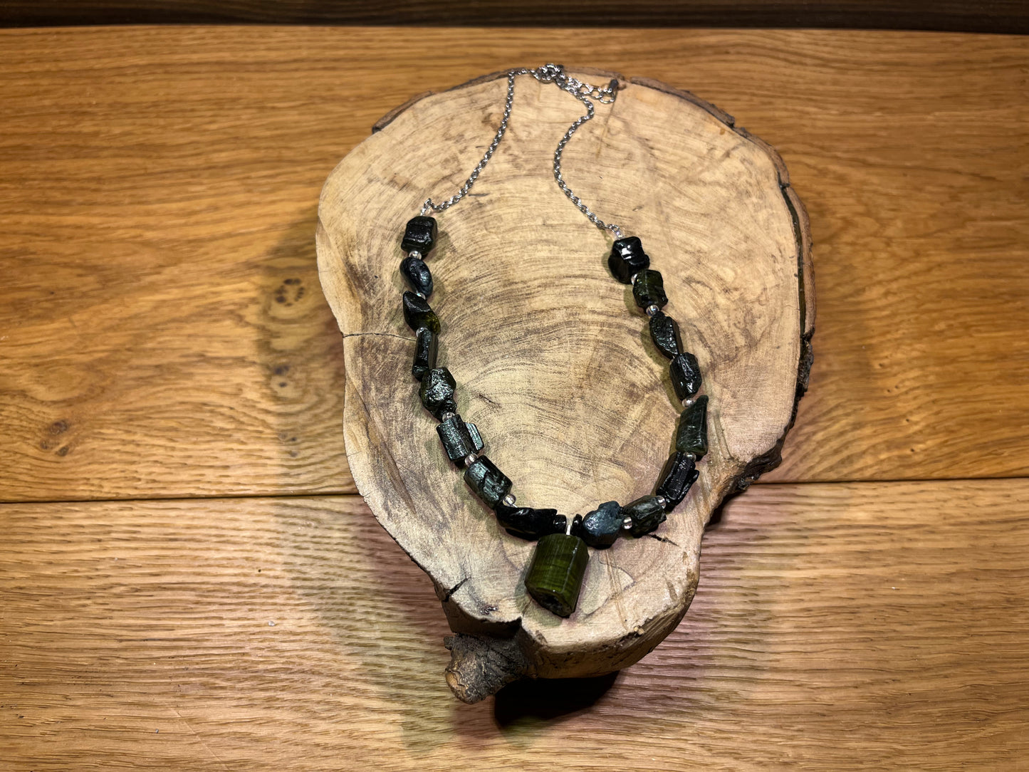 Collier Tourmaline verte brute