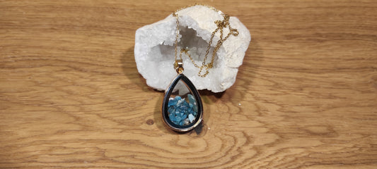 Pendentif goutte dorée en apatite- clarté et motivation
