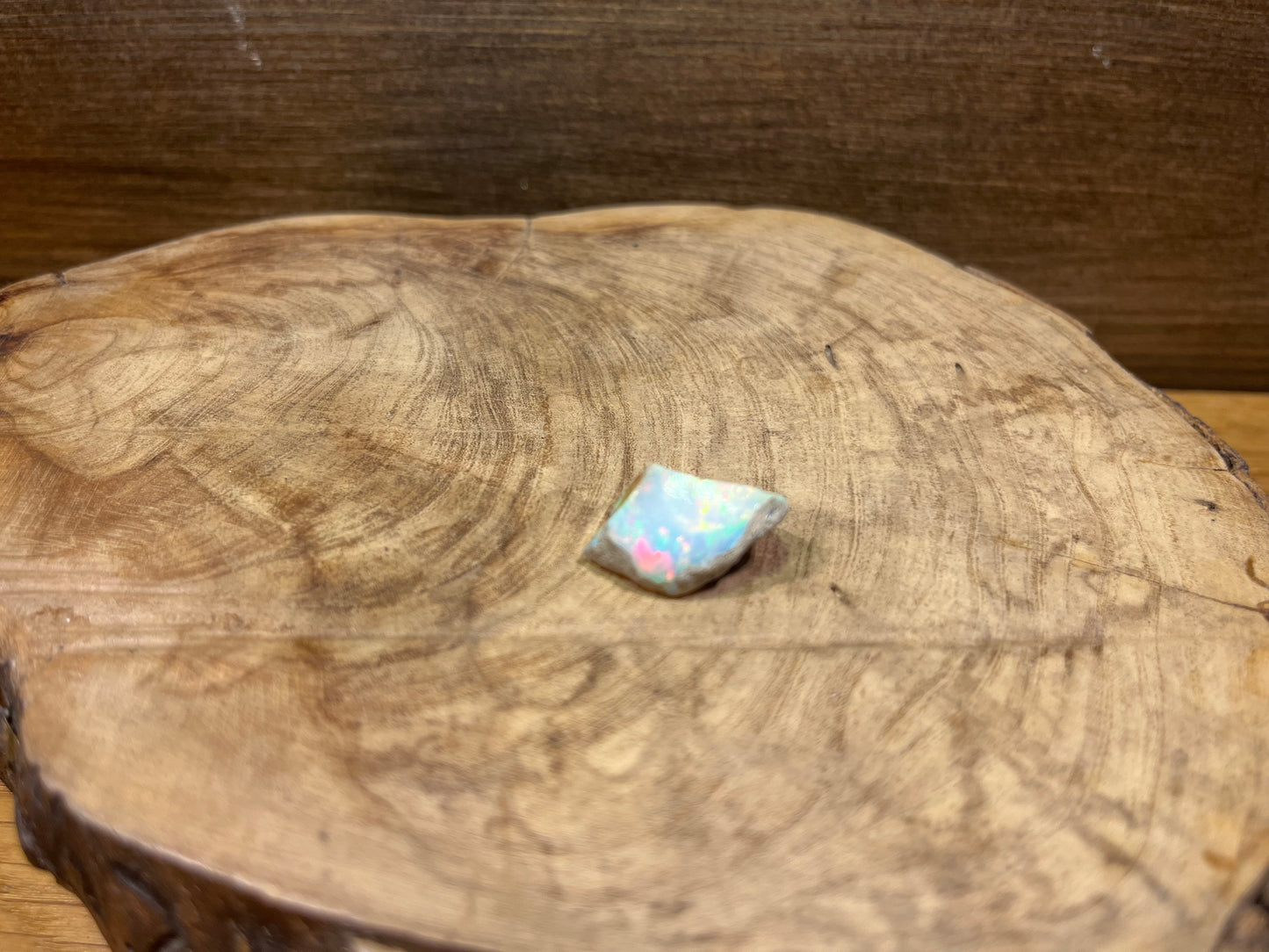 Opale Brute – Fragment de Magie Naturelle
