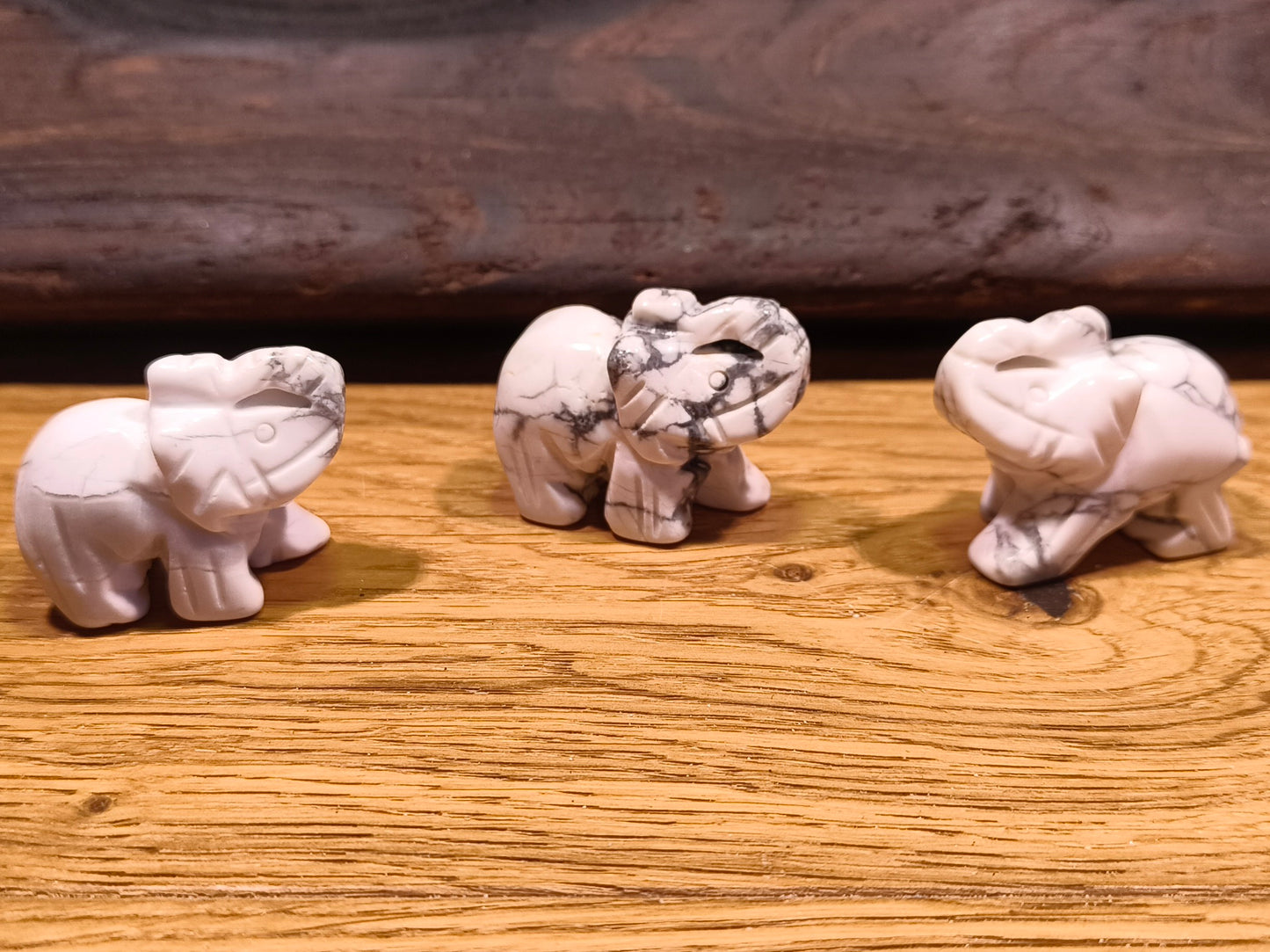 Howlite Éléphant en pierre naturelle