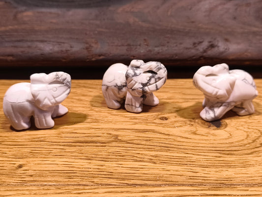 Howlite Éléphant en pierre naturelle